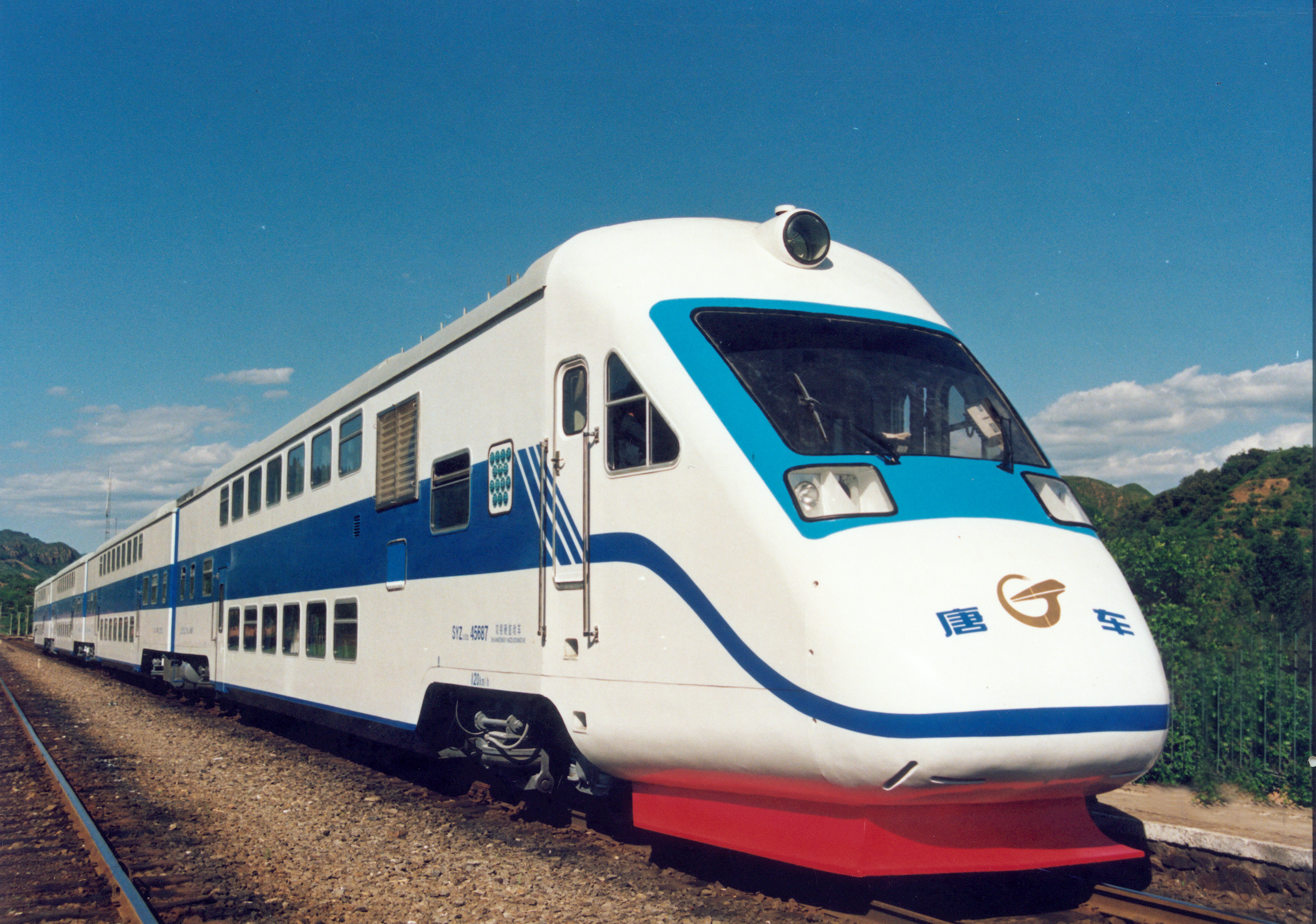 Double-deck diesel multiple unit (DMU)