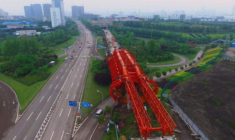 重庆市轨道交通四号线保税港站至寸滩站桥梁施工