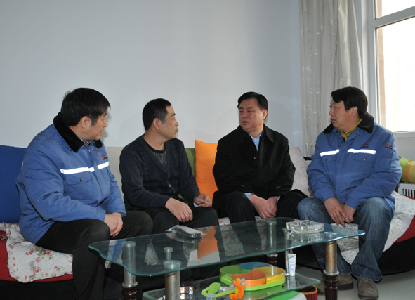 2013年1月18日，中国南车总裁刘化龙到公司慰问困难员工